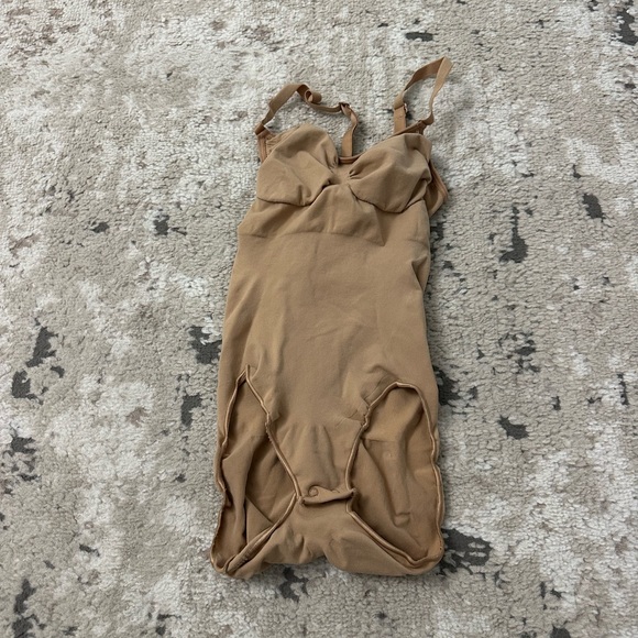 Skims Sculpting Bodysuit Size L/XL - Picture 1 of 3